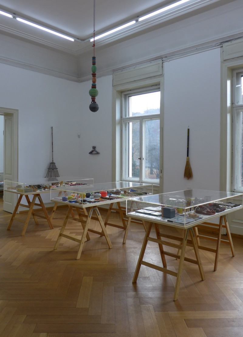 Hartmut Landauer,Villa Merkel,Installation,zeitgenössische Kunst,spirit,vitrinen,arte povera,